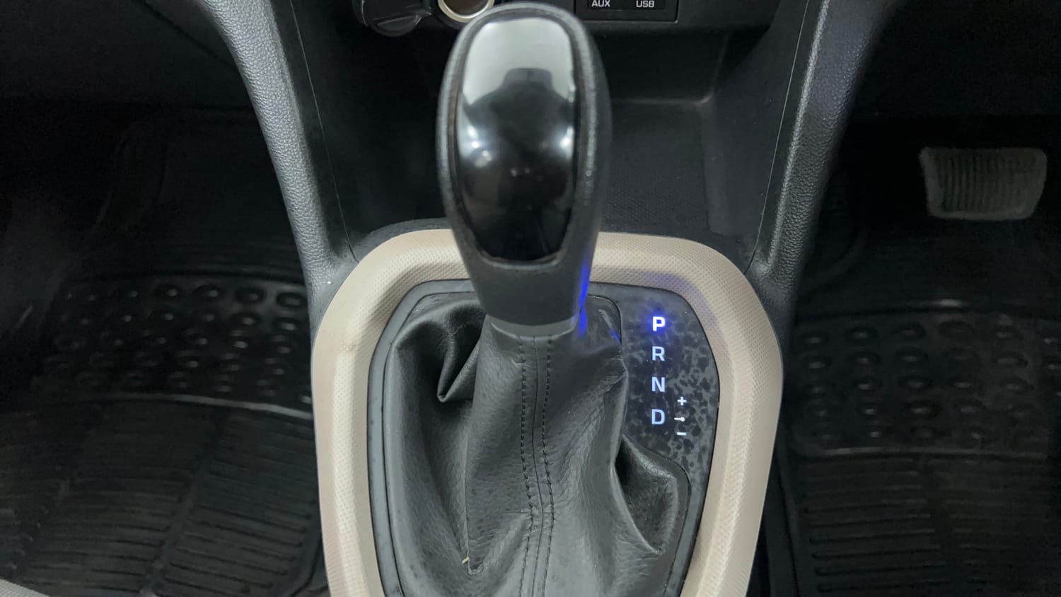 Used 2017 Hyundai Grand i10 Sportz (O) AT 1.2 Kappa VTVT Petrol Automatic interior GEAR  KNOB VIEW