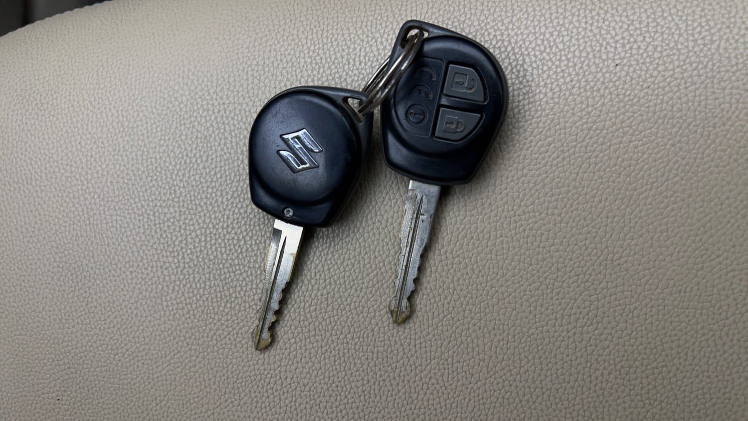 Used 2015 Maruti Suzuki Ciaz VXi+ Petrol Manual extra CAR KEY VIEW