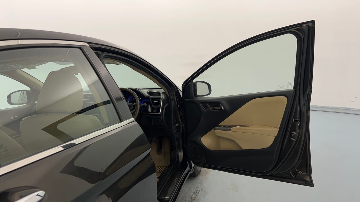 Used 2015 Honda City VX Petrol Manual interior RIGHT FRONT DOOR OPEN VIEW