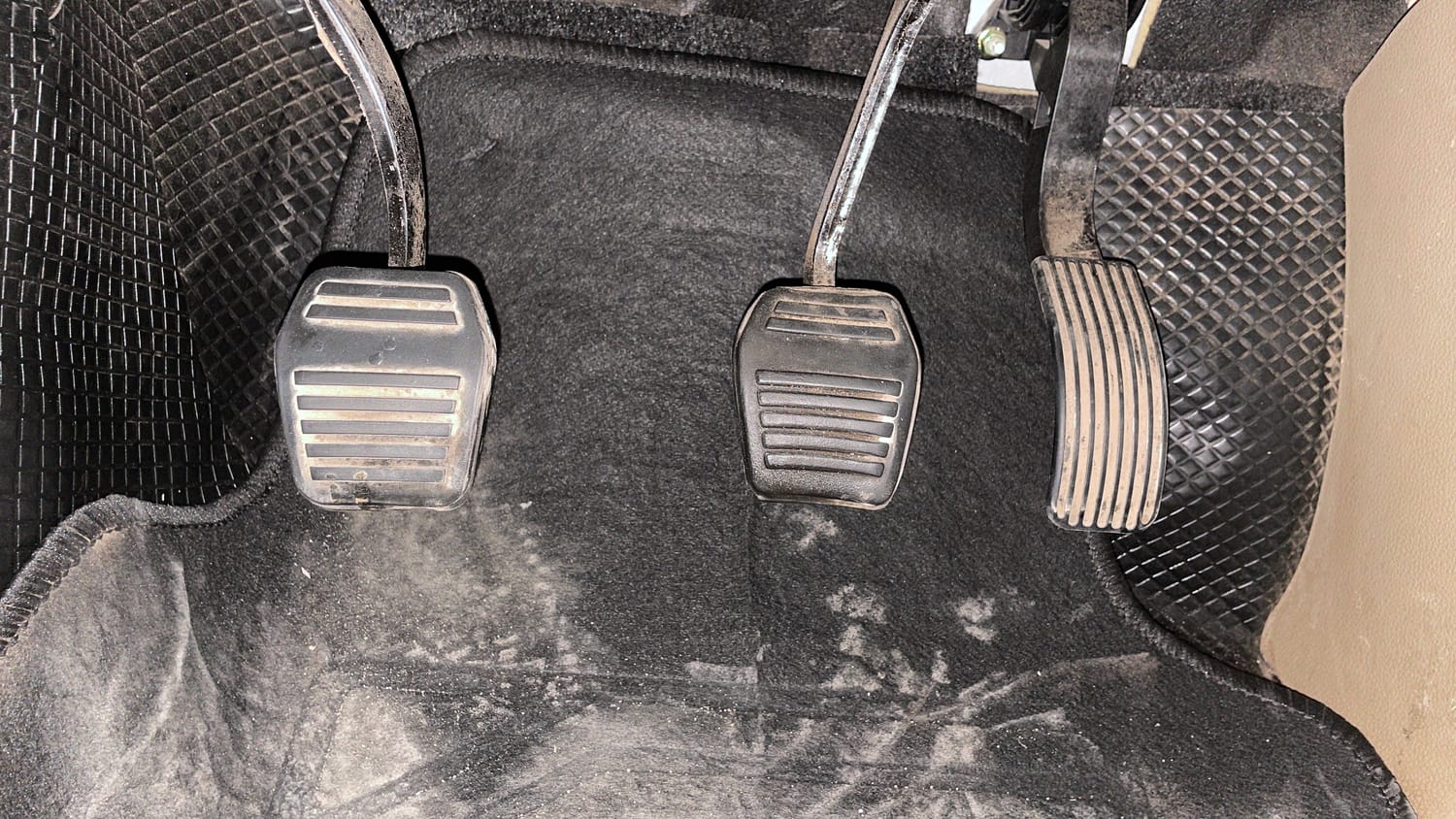 Used 2024 Mahindra Bolero Neo Plus P10 Diesel Manual interior PEDALS VIEW