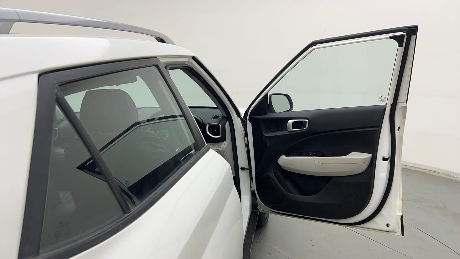 Used 2022 Hyundai Venue S (O) 1.2 Petrol Cng Manual interior RIGHT FRONT DOOR OPEN VIEW