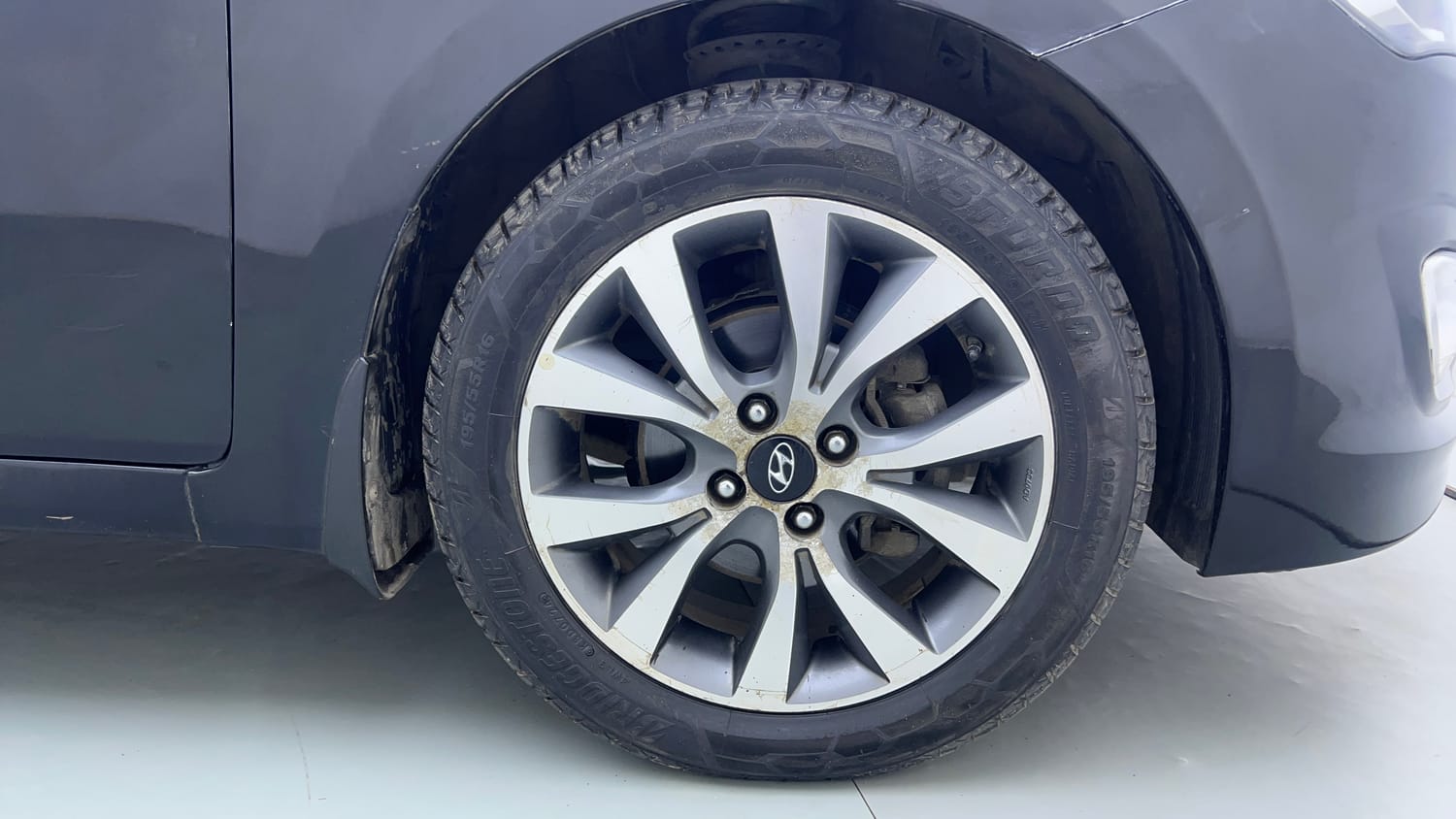 Used 2015 Hyundai Fluidic Verna 4S 1.6 VTVT S(O) Petrol Manual tyres RIGHT FRONT TYRE RIM VIEW