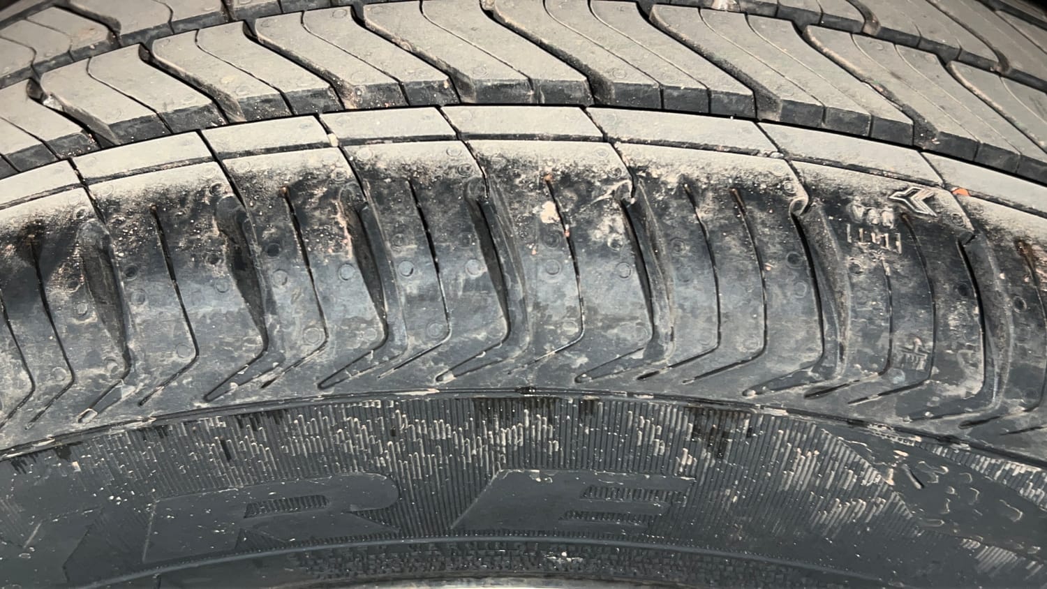 Used 2016 Volkswagen Polo Comfortline 1.2L (P) Petrol Manual tyres LEFT REAR TYRE TREAD VIEW