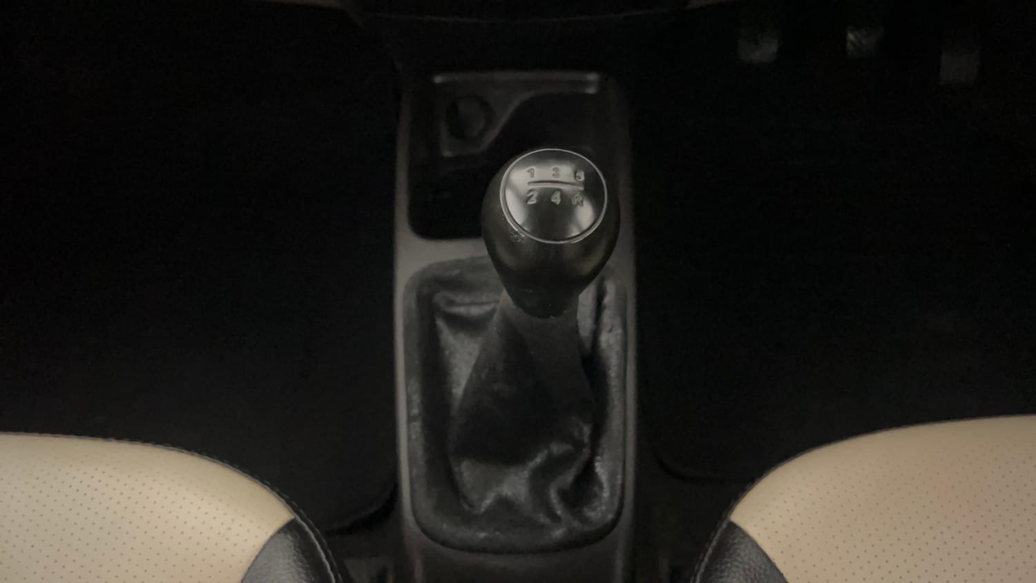 Used 2014 Hyundai Eon Era + Petrol Manual interior GEAR  KNOB VIEW
