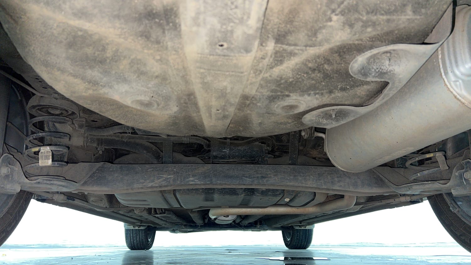 Used 2019 Hyundai Verna SX (O) 1.6 VTVT AT Petrol Automatic extra REAR UNDERBODY VIEW (TAKEN FROM REAR)