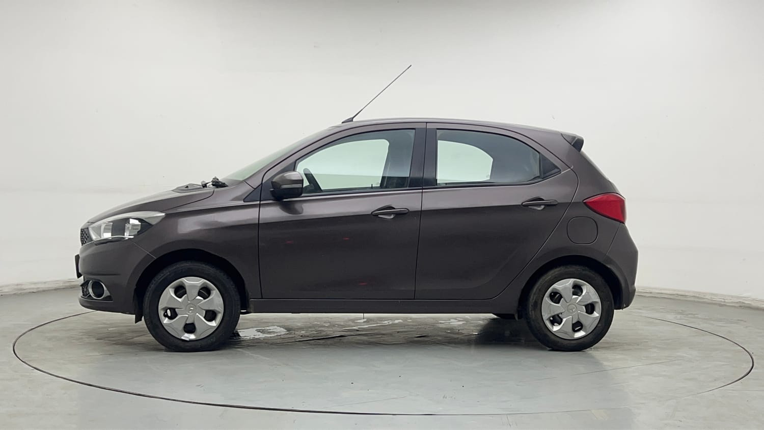 Used 2018 Tata Tiago XZ W/O Alloy Petrol + CNG(Outside Fitted) Cng Manual exterior LEFT SIDE VIEW