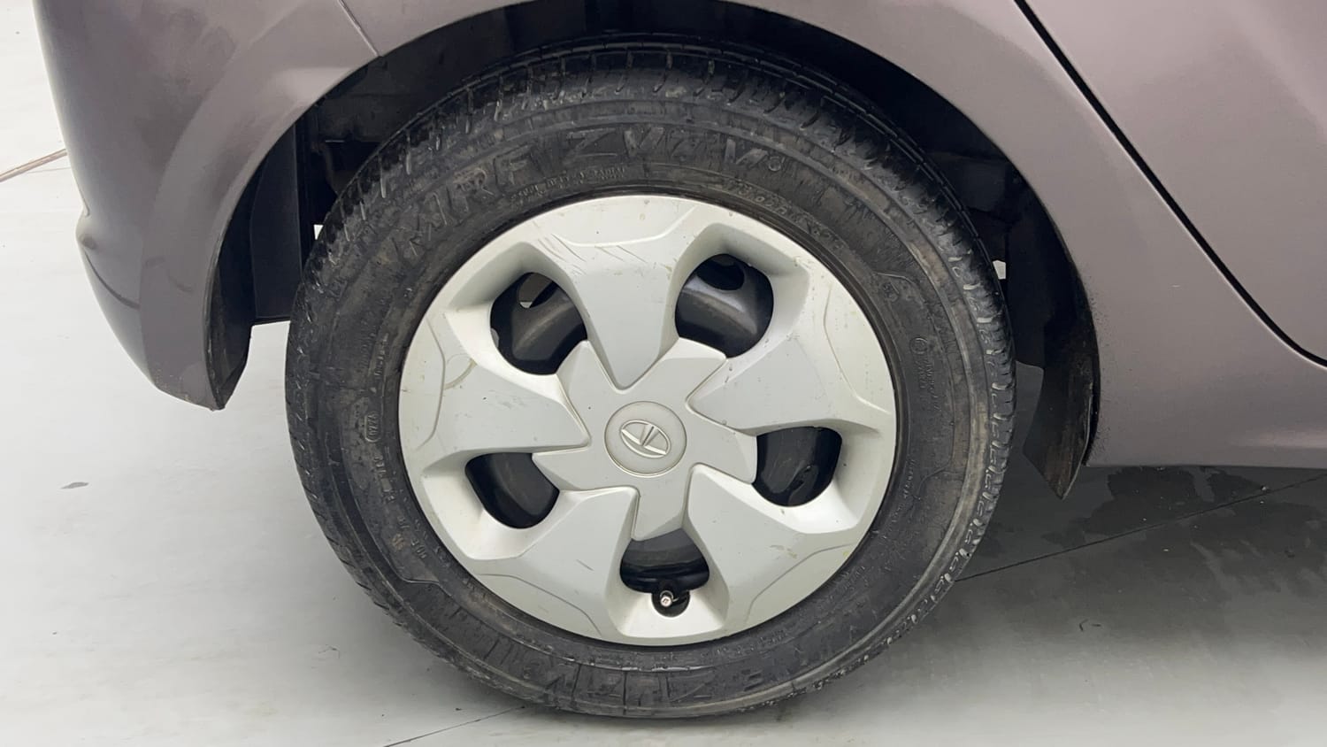Used 2018 Tata Tiago XZ W/O Alloy Petrol + CNG(Outside Fitted) Cng Manual tyres RIGHT REAR TYRE RIM VIEW