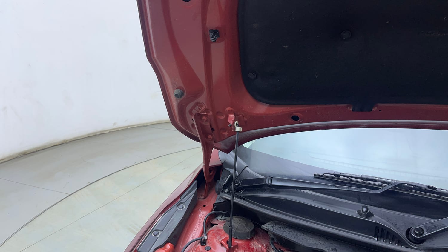 Used 2024 Maruti Suzuki Baleno Zeta AGS Petrol Automatic engine ENGINE RIGHT SIDE HINGE & APRON VIEW