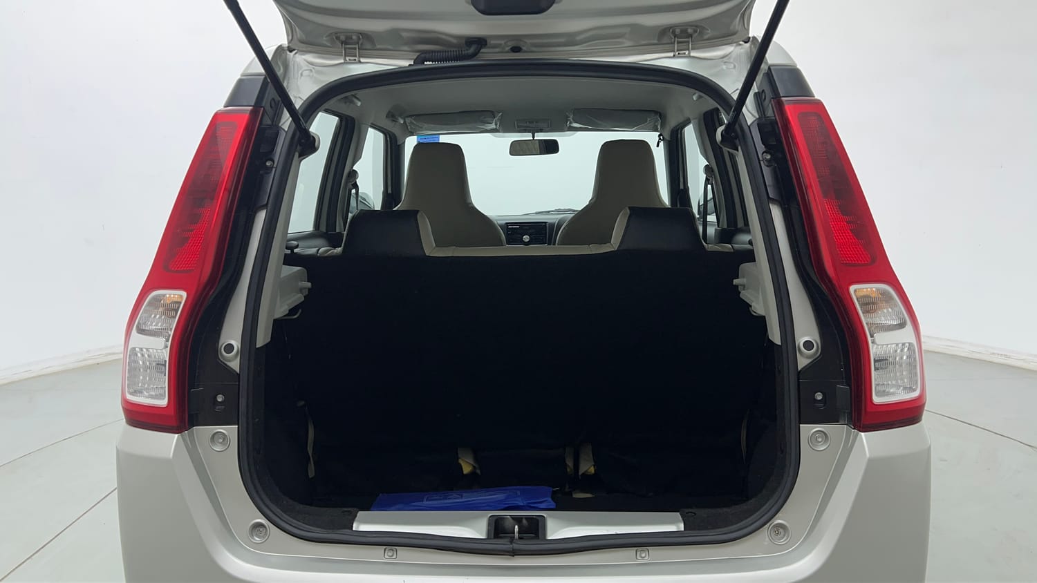 Used 2021 Maruti Suzuki Wagon R 1.0 LXi 1.0 Petrol Manual interior DICKY INSIDE VIEW