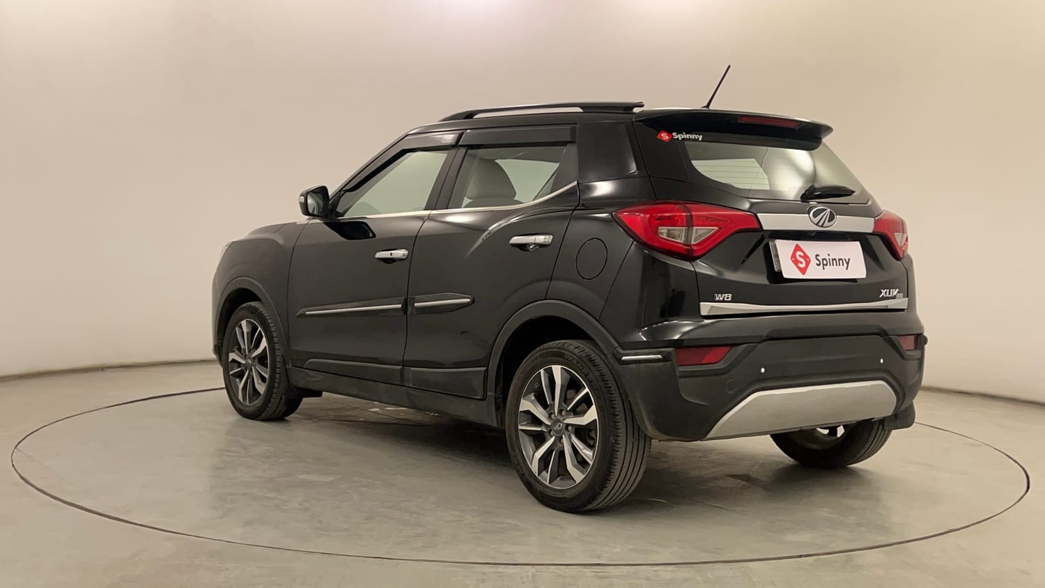 Used 2022 Mahindra XUV 300 W8 (O) 1.2 Petrol Petrol Manual exterior LEFT REAR CORNER VIEW