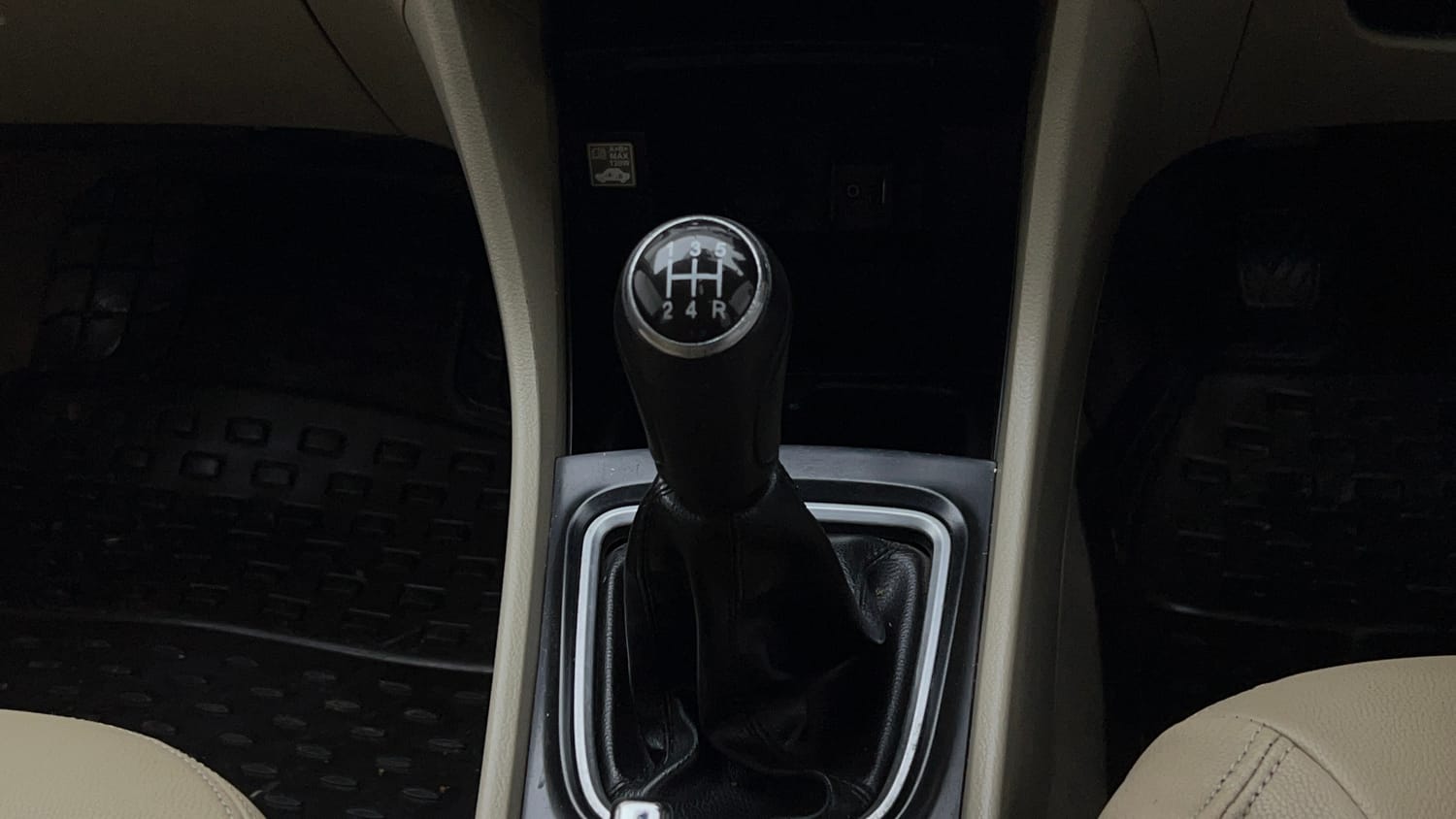 Used 2015 Maruti Suzuki Ciaz VXi+ Petrol Manual interior GEAR  KNOB VIEW