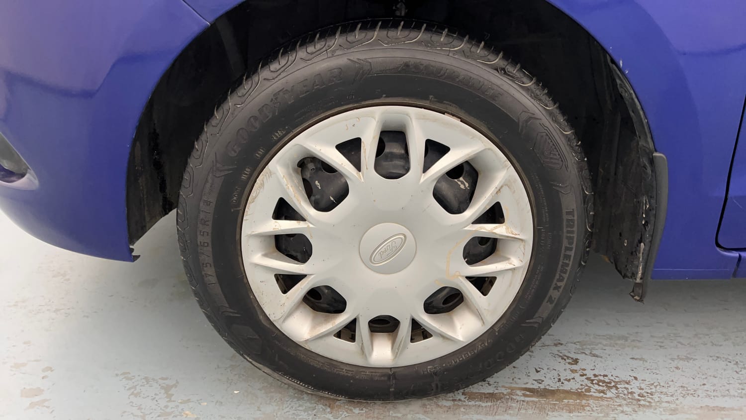 Used 2016 Ford Figo Trend 1.2 Ti-VCT Petrol Manual tyres LEFT FRONT TYRE RIM VIEW