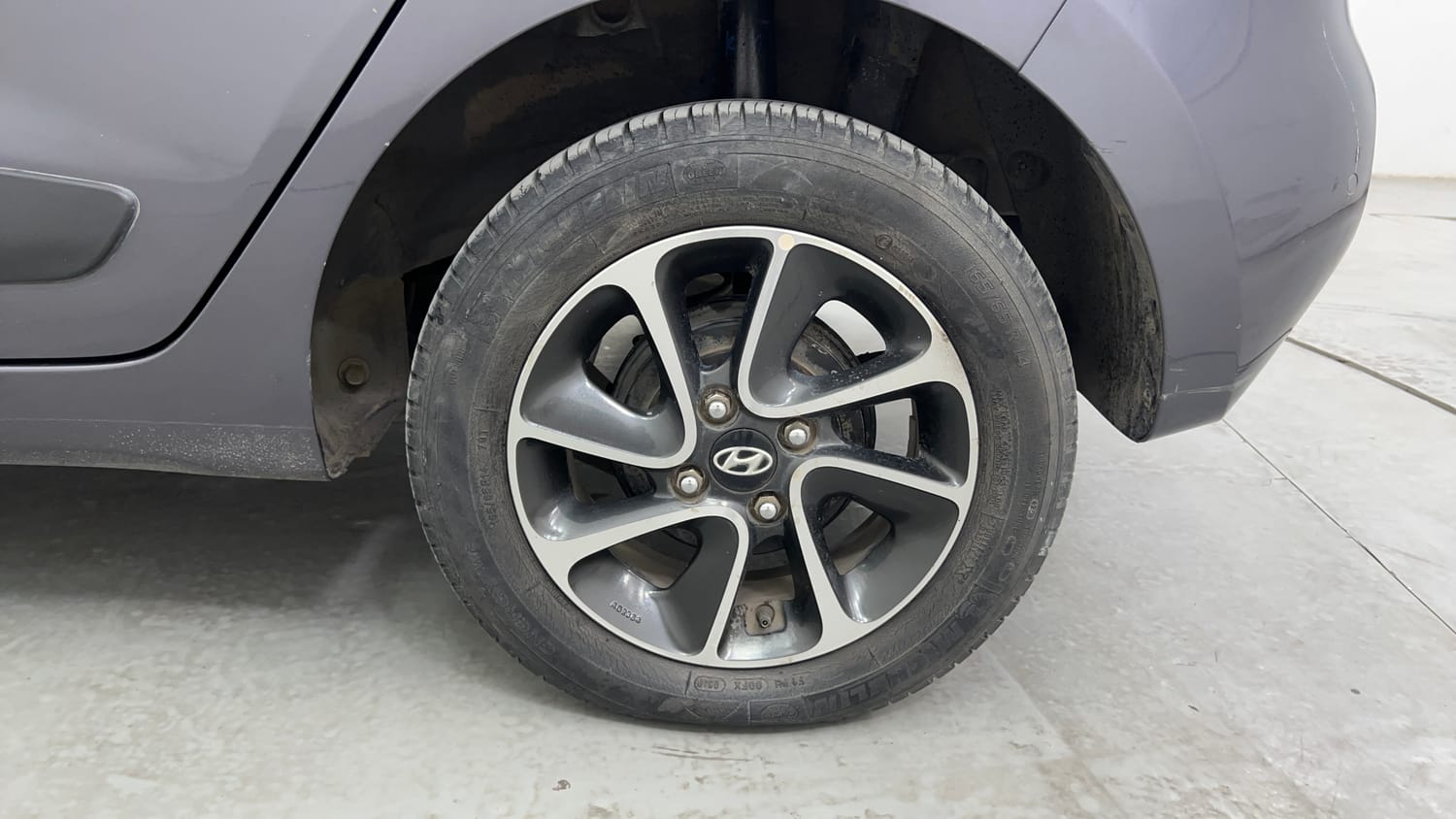 Used 2017 Hyundai Grand i10 Sportz (O) AT 1.2 Kappa VTVT Petrol Automatic tyres LEFT REAR TYRE RIM VIEW