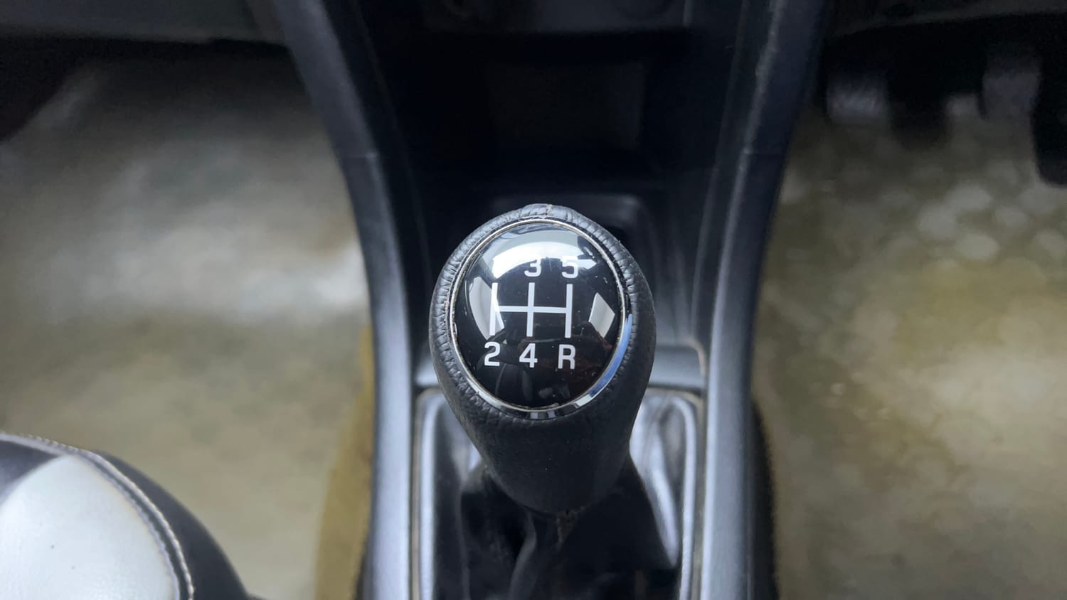 Used 2012 Maruti Suzuki Swift VXi Petrol Manual interior GEAR  KNOB VIEW