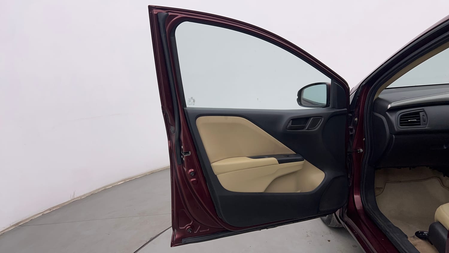 Used 2015 Honda City SV Petrol Manual interior LEFT FRONT DOOR OPEN VIEW