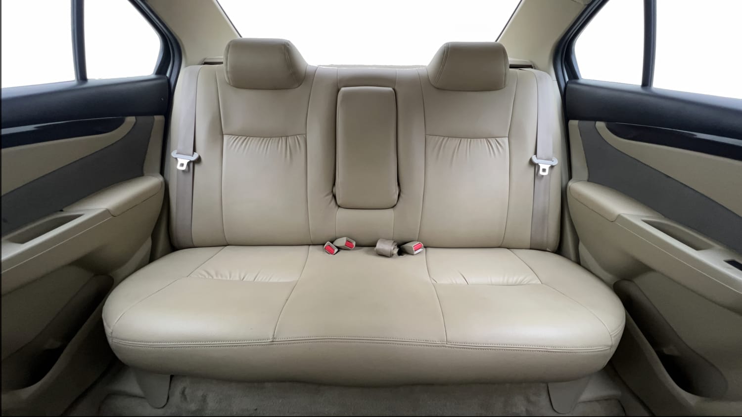 Used 2015 Maruti Suzuki Ciaz VXi+ Petrol Manual interior REAR SEAT CONDITION VIEW