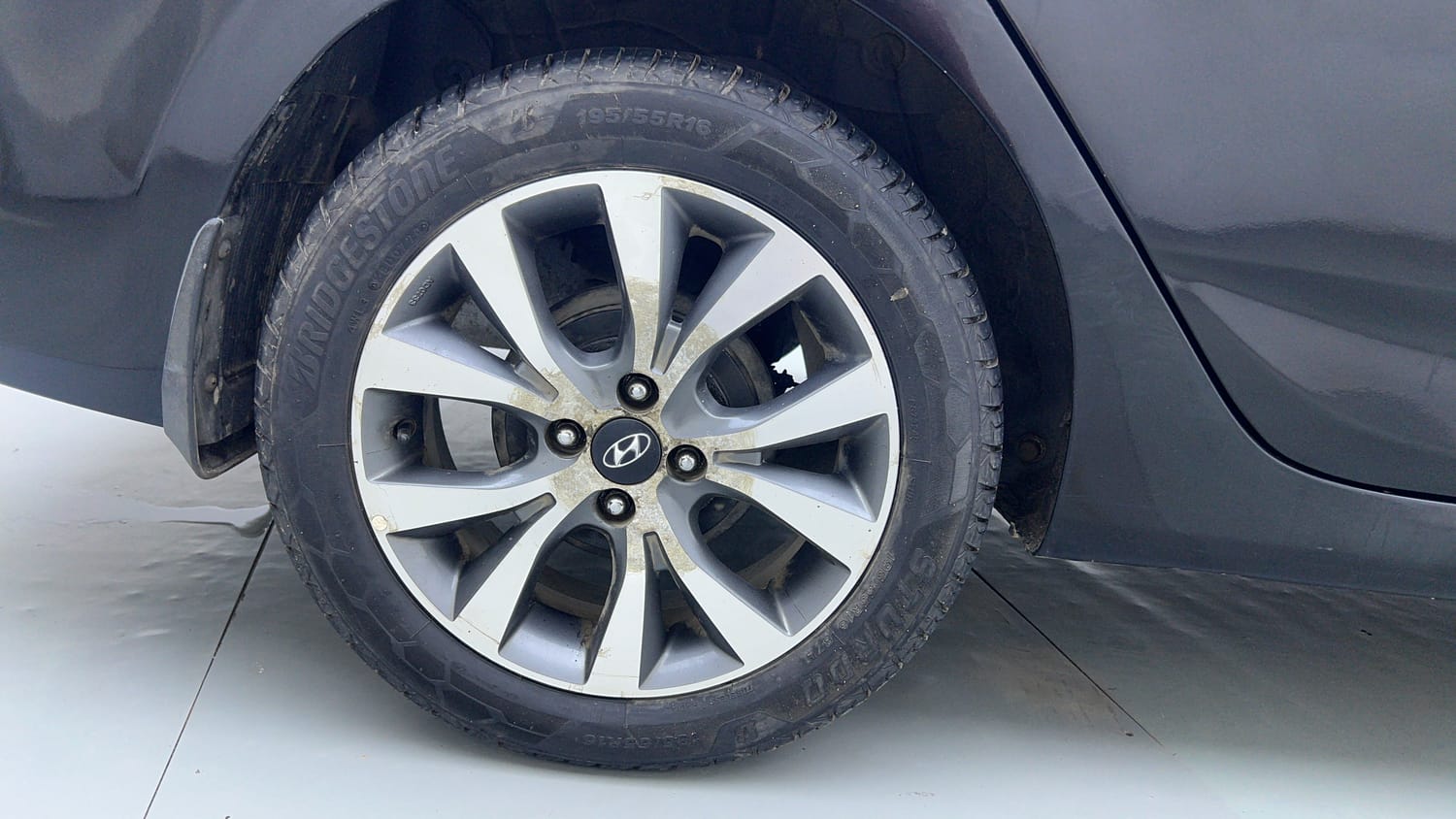 Used 2015 Hyundai Fluidic Verna 4S 1.6 VTVT S(O) Petrol Manual tyres RIGHT REAR TYRE RIM VIEW