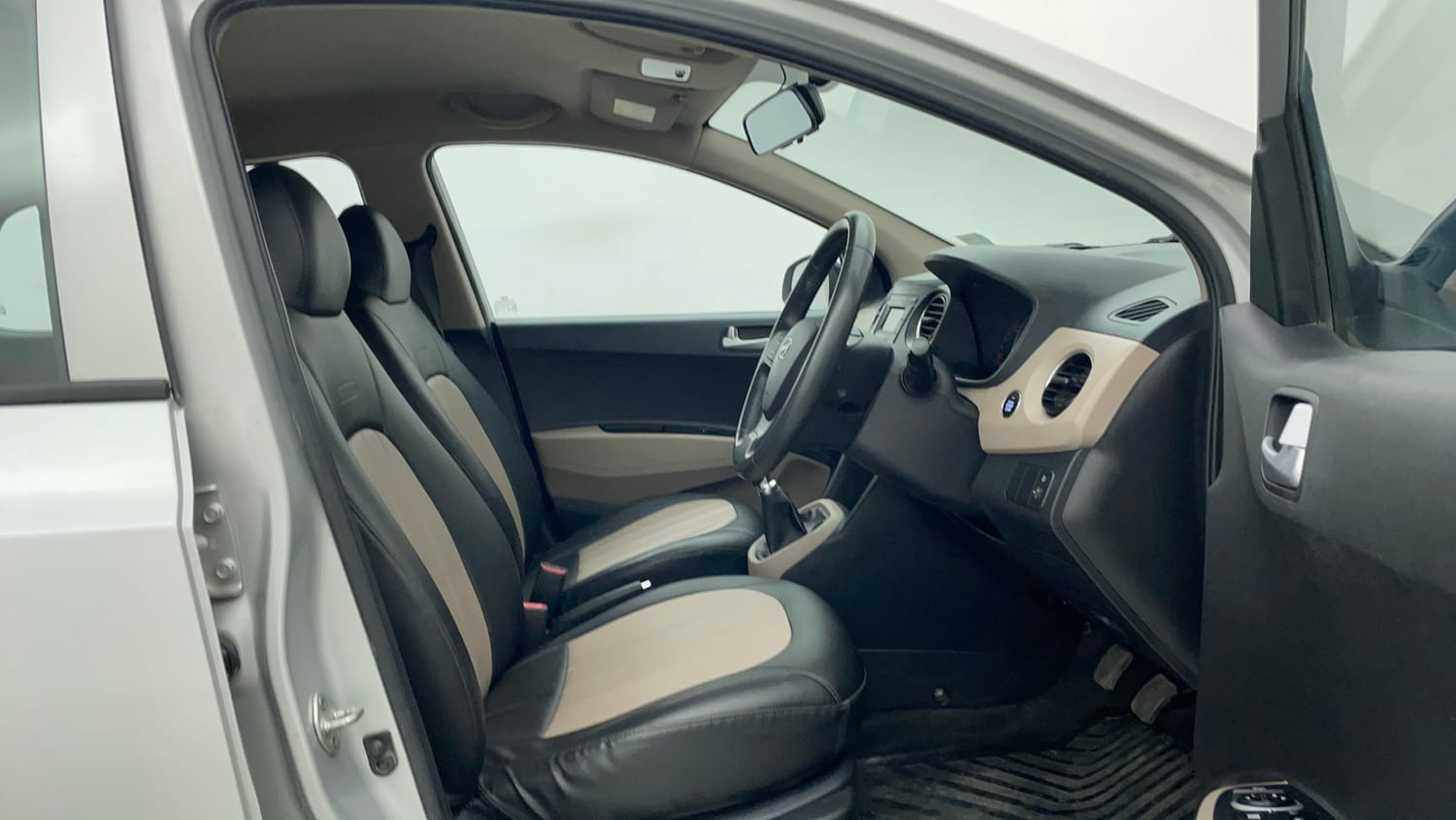 Used 2016 Hyundai Grand i10 Asta 1.2 Kappa VTVT Petrol Manual interior RIGHT SIDE FRONT DOOR CABIN VIEW