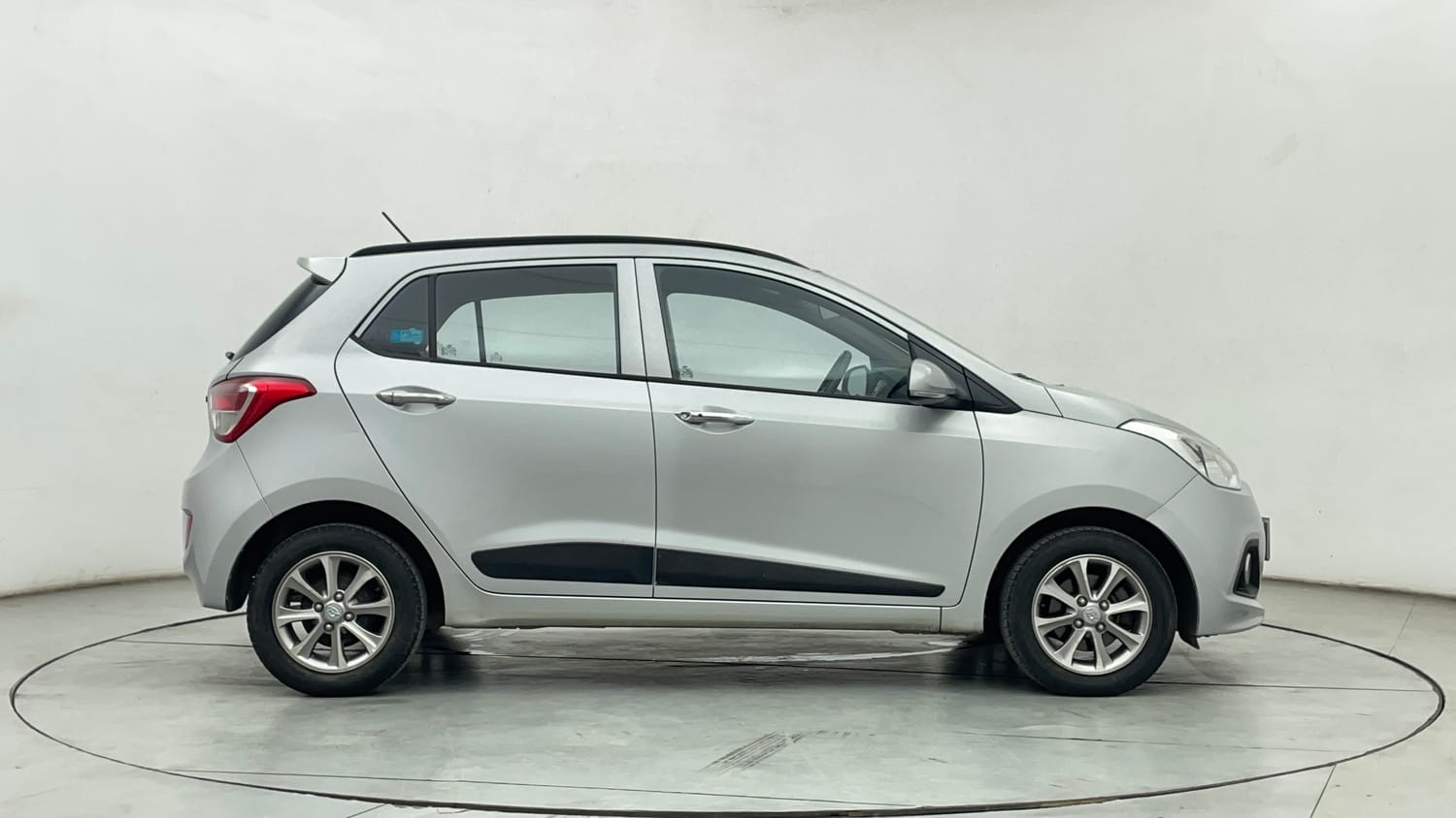 Used 2016 Hyundai Grand i10 Asta 1.2 Kappa VTVT Petrol Manual exterior RIGHT SIDE VIEW