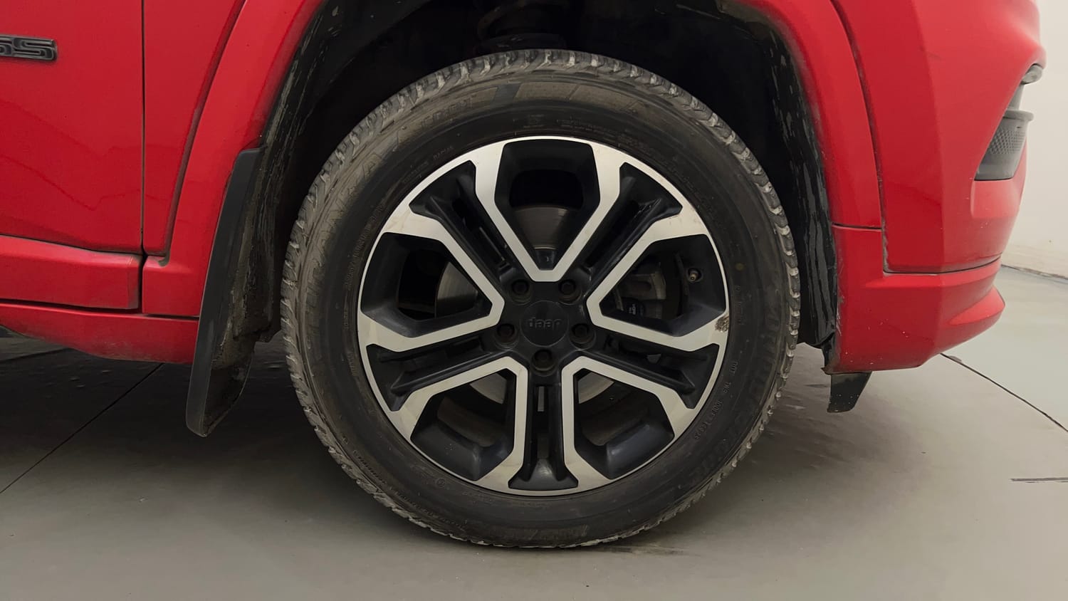 Used 2022 Jeep Compass Model S (O) 1.4 Petrol DCT Petrol Automatic tyres RIGHT FRONT TYRE RIM VIEW