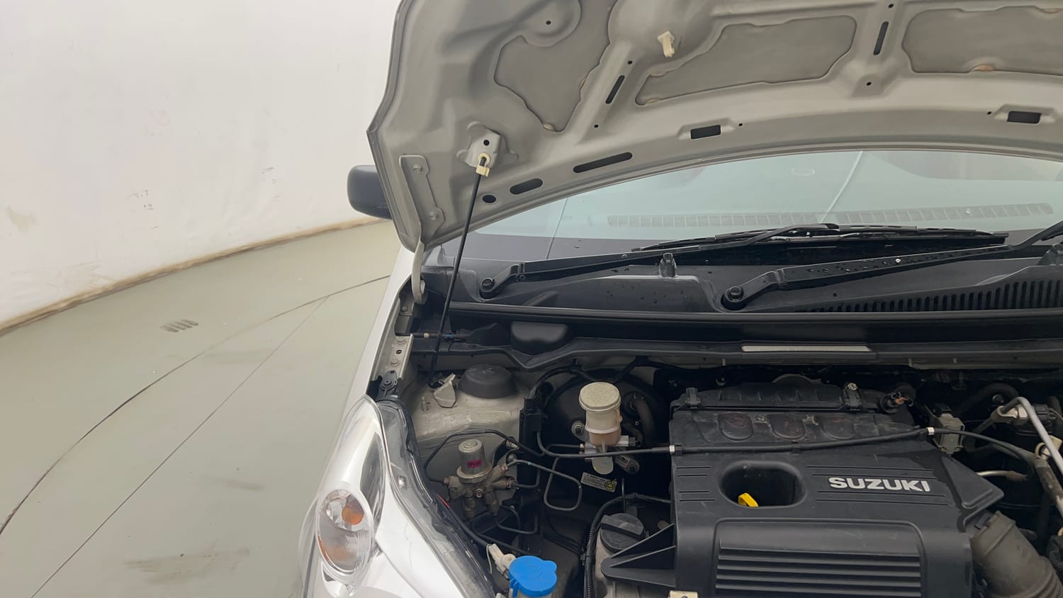 Used 2012 Maruti Suzuki A-Star Lxi Petrol Manual engine ENGINE RIGHT SIDE HINGE & APRON VIEW