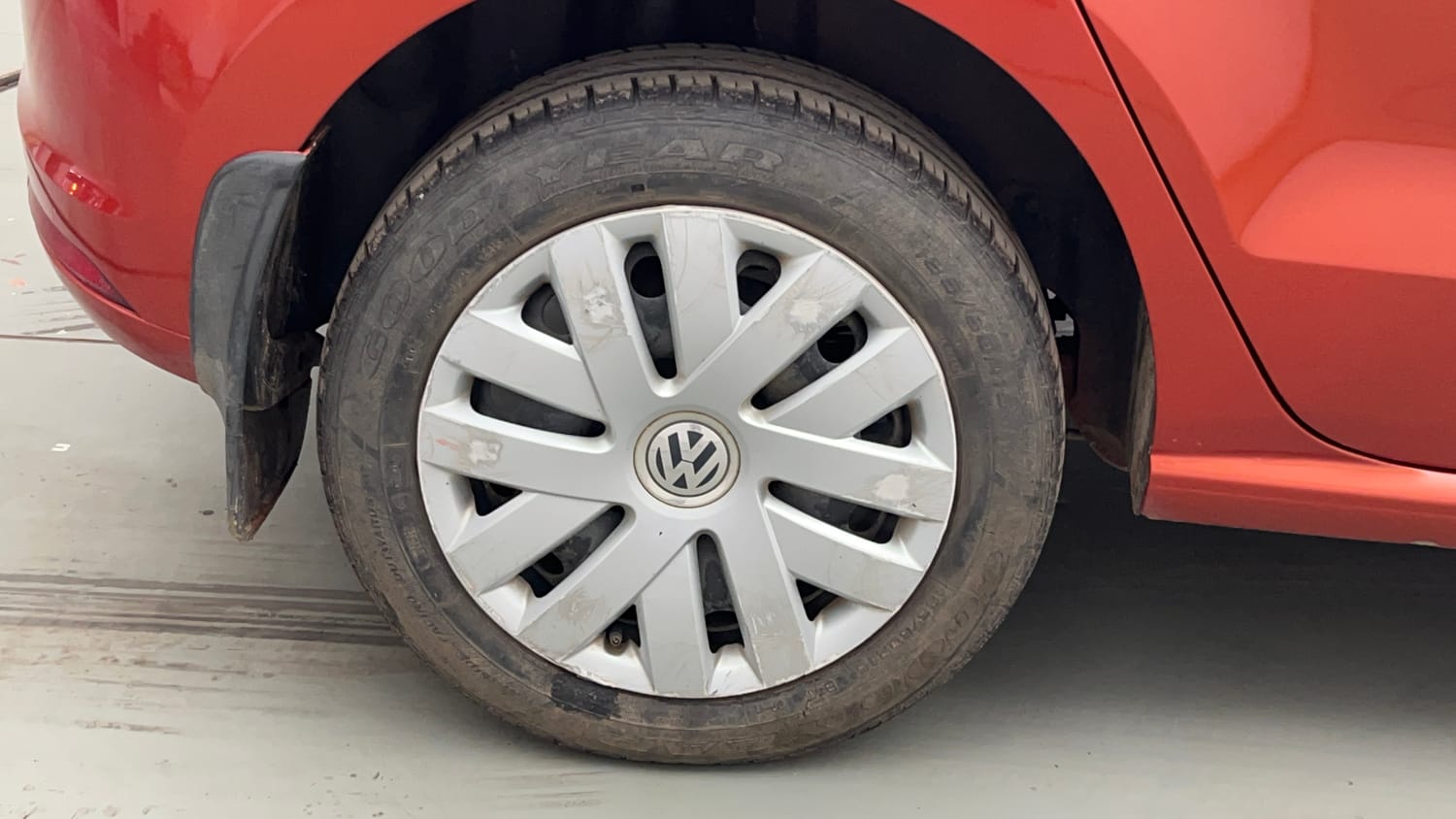Used 2016 Volkswagen Polo Comfortline 1.2L (P) Petrol Manual tyres RIGHT REAR TYRE RIM VIEW