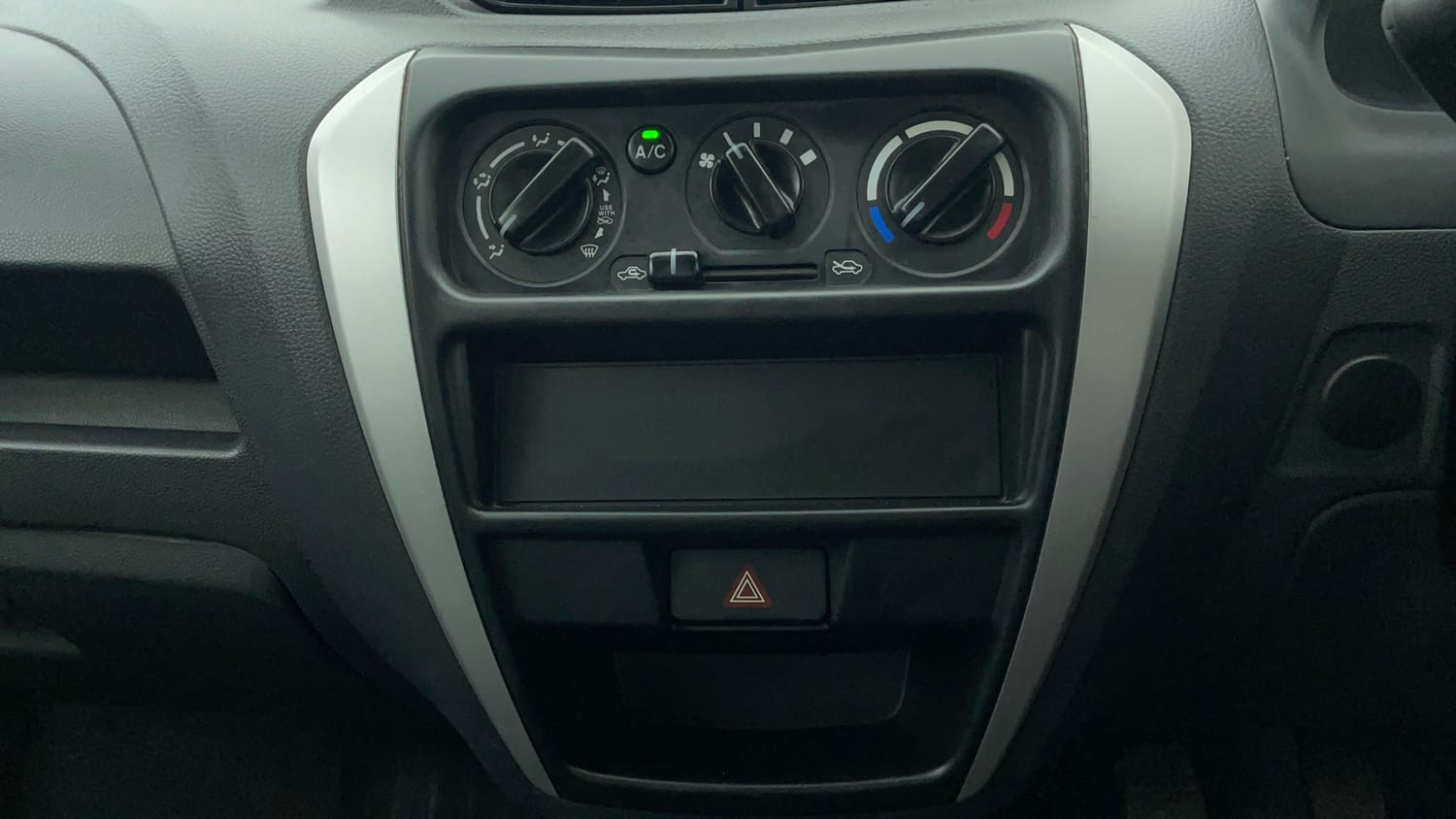 Used 2019 Maruti Suzuki Alto 800 LXi Petrol Manual interior MUSIC SYSTEM & AC CONTROL VIEW