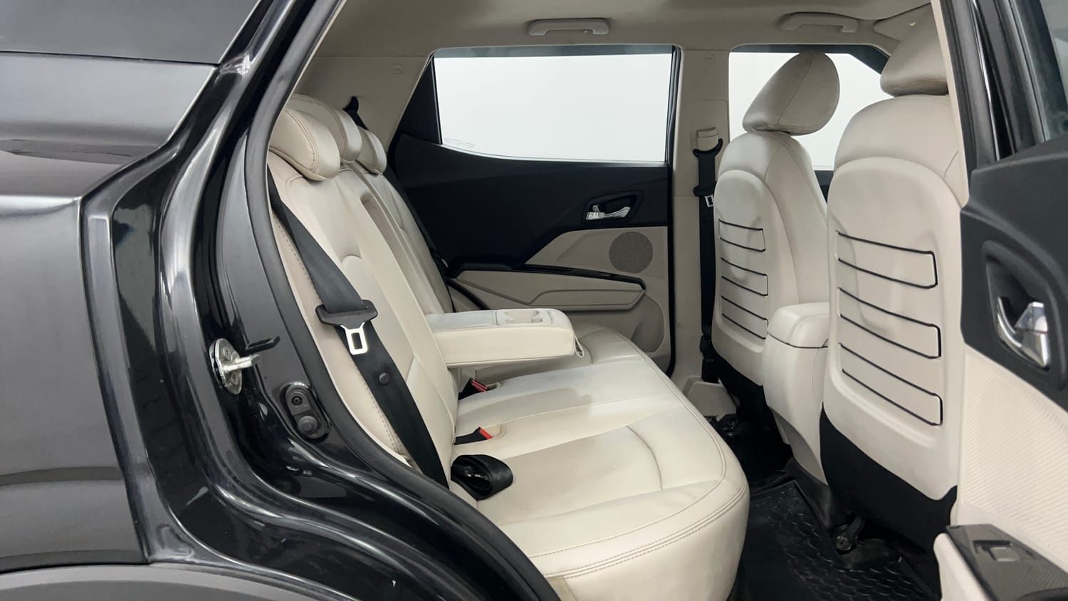 Used 2022 Mahindra XUV 300 W8 (O) 1.2 Petrol Petrol Manual interior RIGHT SIDE REAR DOOR CABIN VIEW