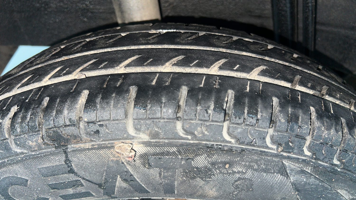 Used 2018 Datsun Redi-GO T(O) 1.0 AMT Petrol Automatic tyres RIGHT REAR TYRE TREAD VIEW