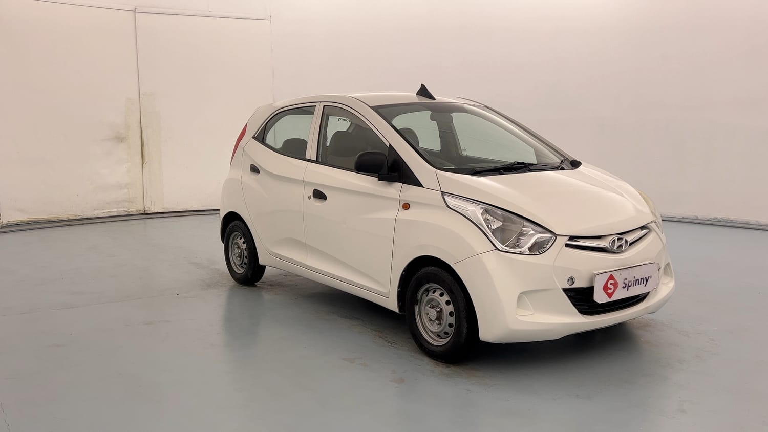 Used 2014 Hyundai Eon Era + Petrol Manual exterior RIGHT FRONT CORNER VIEW