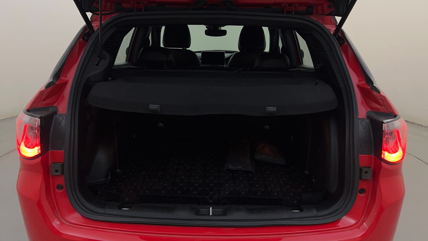 Used 2022 Jeep Compass Model S (O) 1.4 Petrol DCT Petrol Automatic interior DICKY INSIDE VIEW