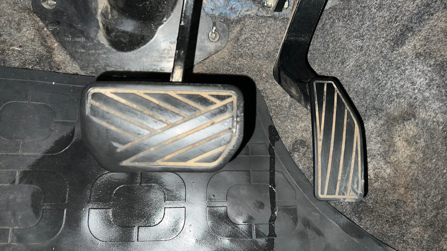 Used 2014 Maruti Suzuki Celerio VXi AMT Petrol Automatic interior PEDALS VIEW