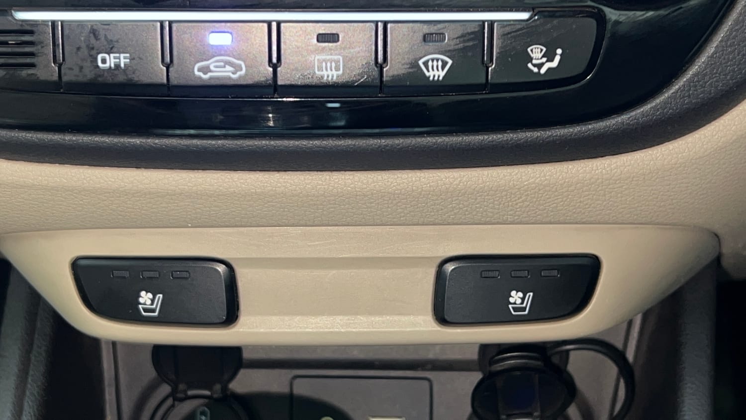 Used 2019 Hyundai Verna SX (O) 1.6 VTVT AT Petrol Automatic top_features Ventilated seats