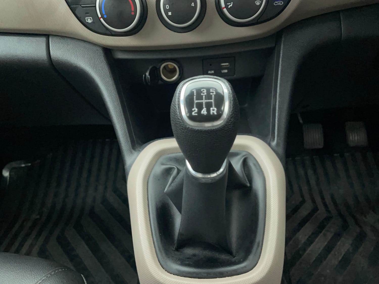 Used 2016 Hyundai Grand i10 Asta 1.2 Kappa VTVT Petrol Manual interior GEAR  KNOB VIEW