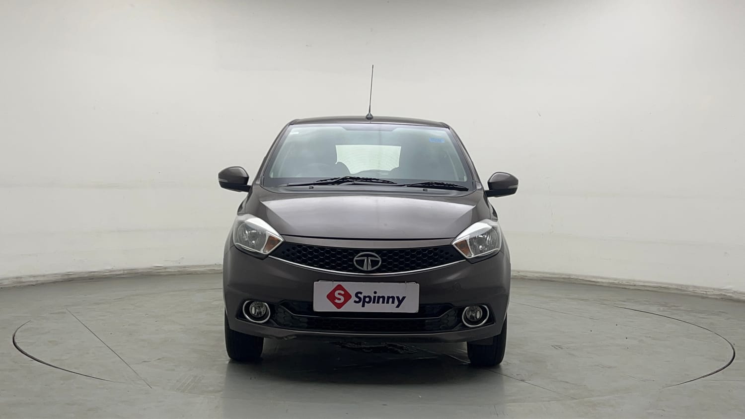 Used 2018 Tata Tiago XZ W/O Alloy Petrol + CNG(Outside Fitted) Cng Manual exterior FRONT VIEW