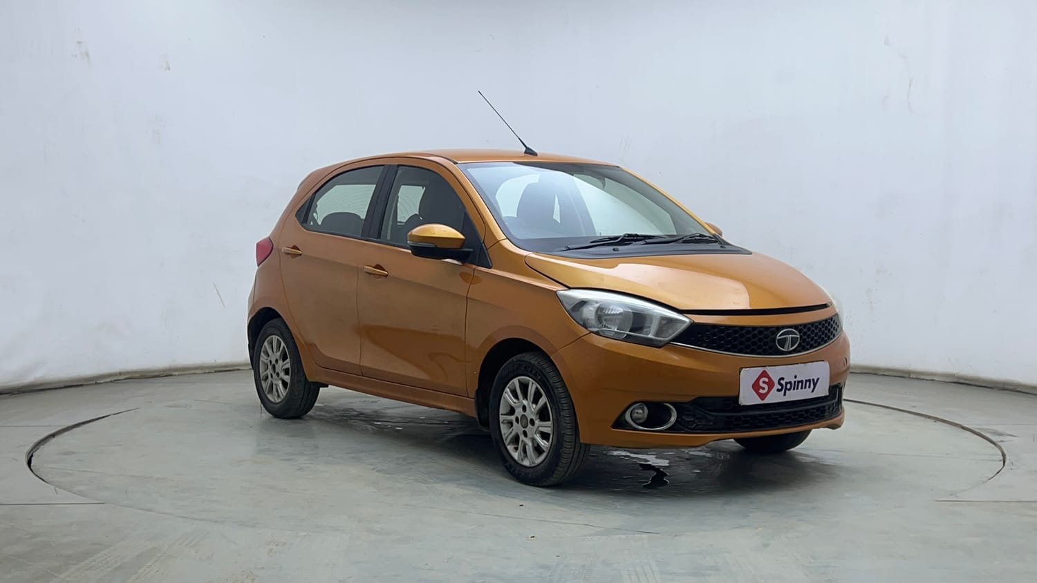 Used 2016 Tata Tiago Revotron XZ Petrol Manual exterior RIGHT FRONT CORNER VIEW