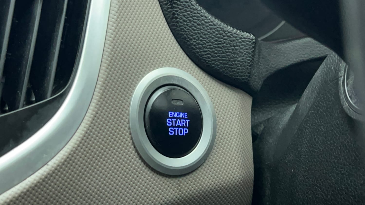 Used 2018 Hyundai Creta SX 1.6 AT CRDi Diesel Automatic top_features Keyless start