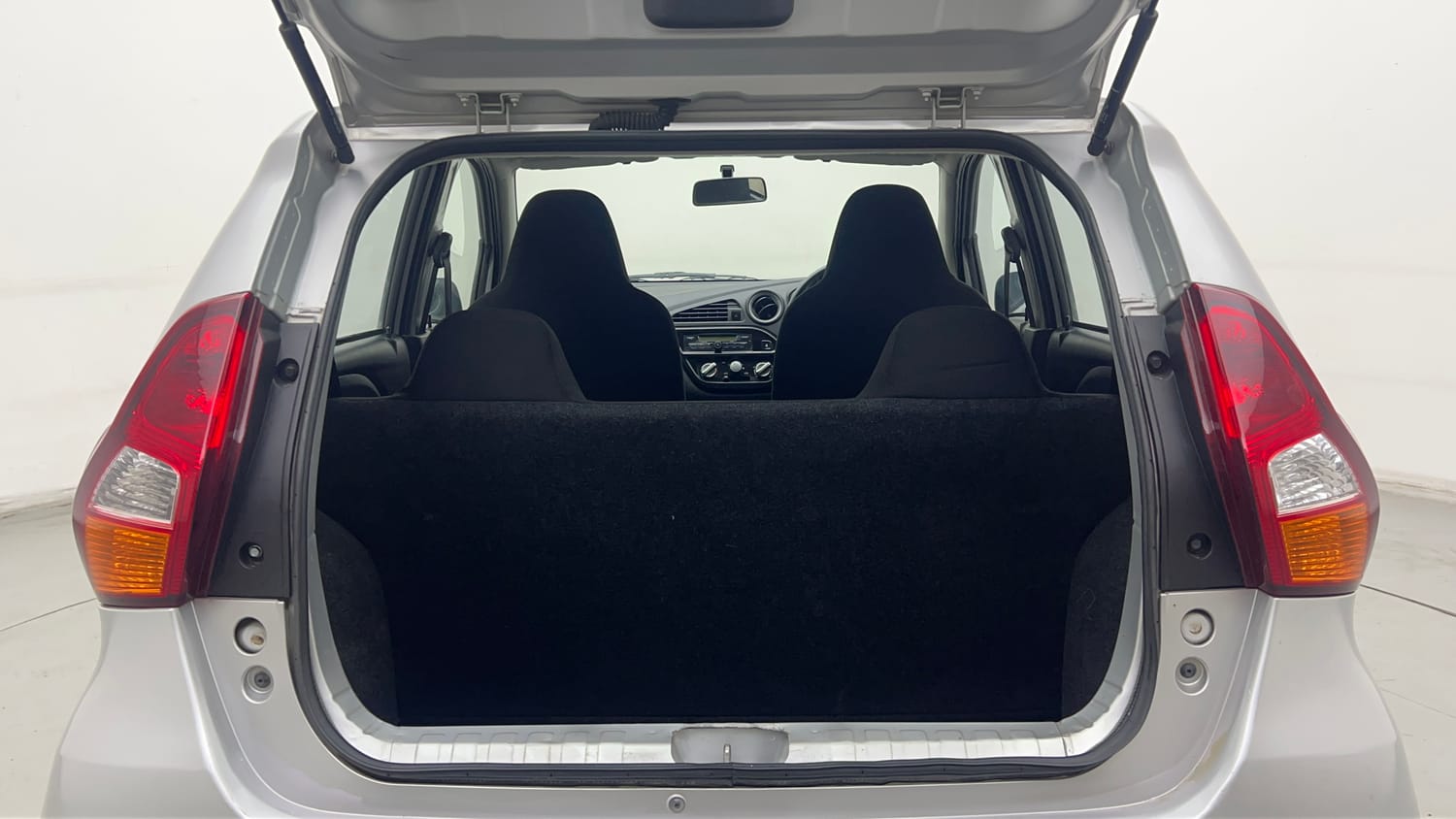 Used 2018 Datsun Redi-GO T(O) 1.0 AMT Petrol Automatic interior DICKY INSIDE VIEW