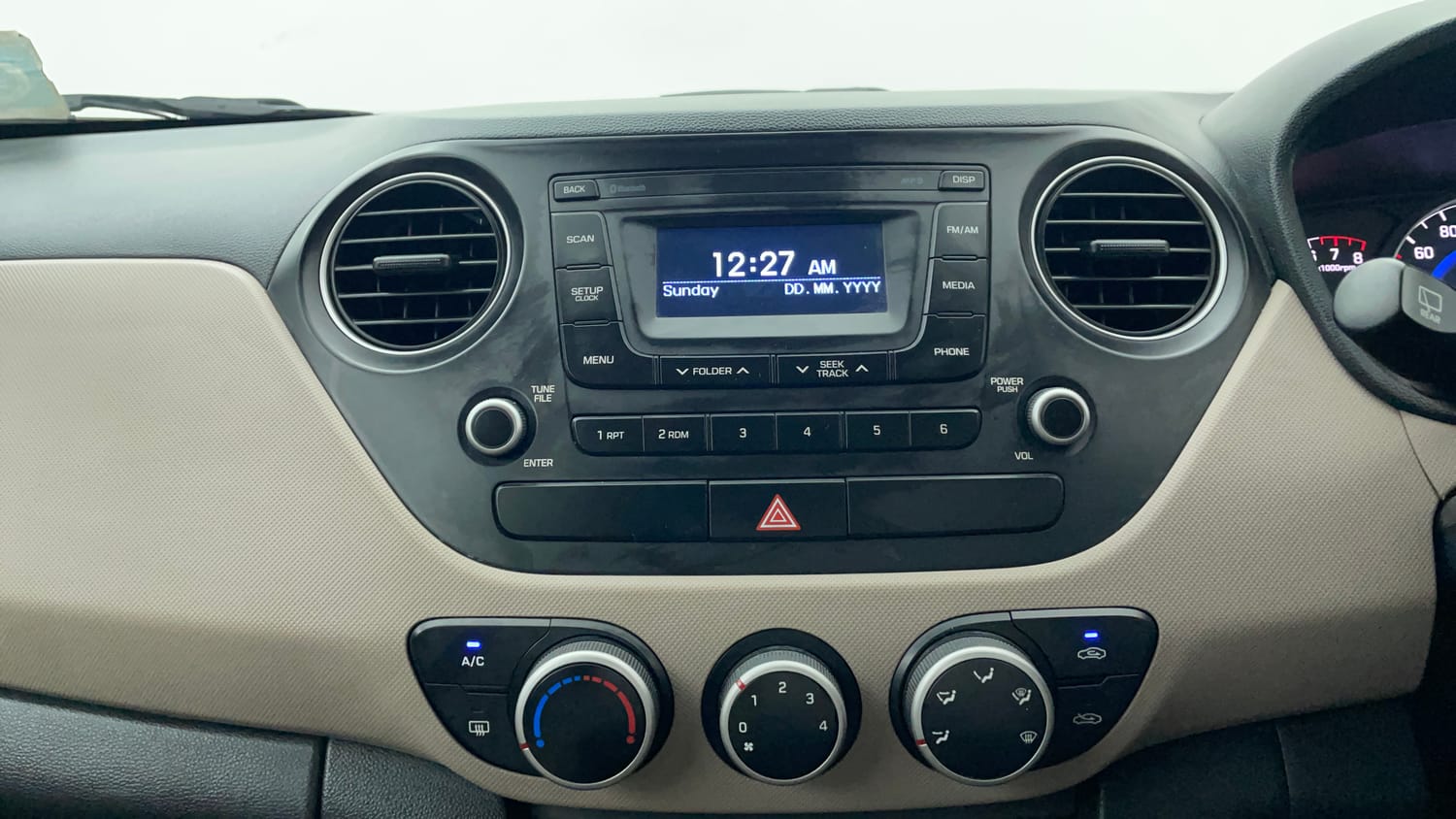 Used 2016 Hyundai Grand i10 Asta 1.2 Kappa VTVT Petrol Manual interior MUSIC SYSTEM & AC CONTROL VIEW