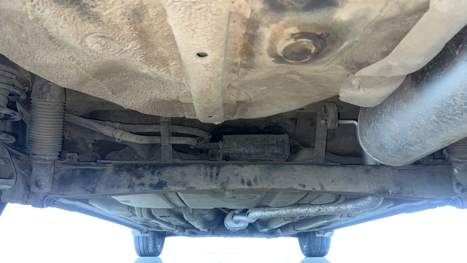 Used 2015 Hyundai Fluidic Verna 4S 1.6 VTVT S(O) Petrol Manual extra REAR UNDERBODY VIEW (TAKEN FROM REAR)