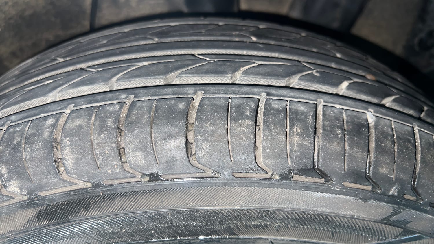 Used 2020 Hyundai Grand i10 Nios Sportz AMT 1.2 Kappa VTVT Petrol Automatic tyres LEFT REAR TYRE TREAD VIEW
