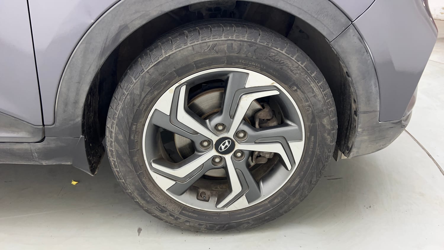 Used 2018 Hyundai Creta SX 1.6 AT CRDi Diesel Automatic tyres RIGHT FRONT TYRE RIM VIEW