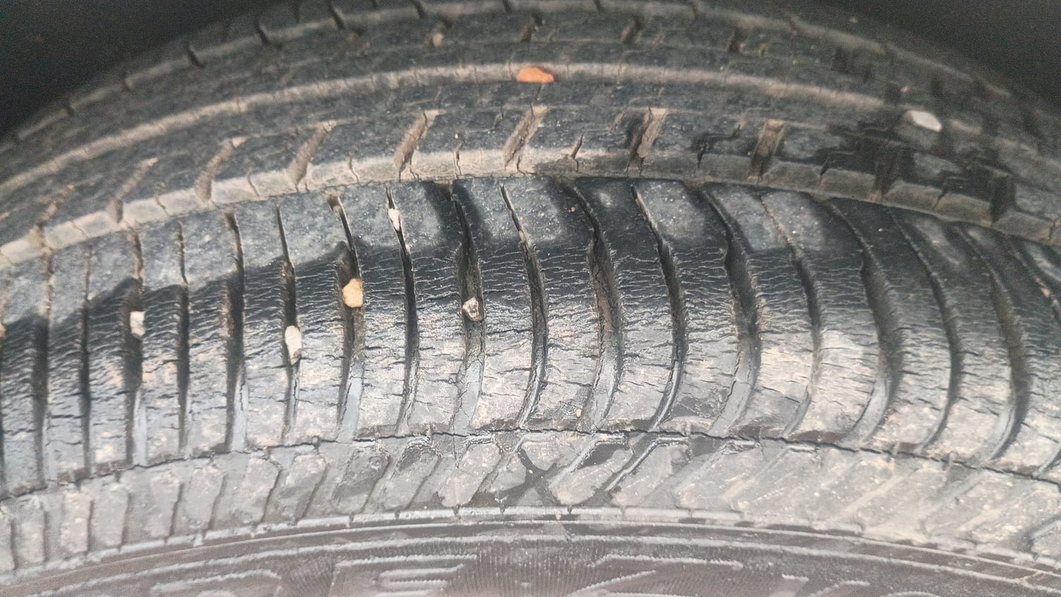 Used 2018 Ford EcoSport Titanium 1.5L TDCi Diesel Manual tyres RIGHT REAR TYRE TREAD VIEW
