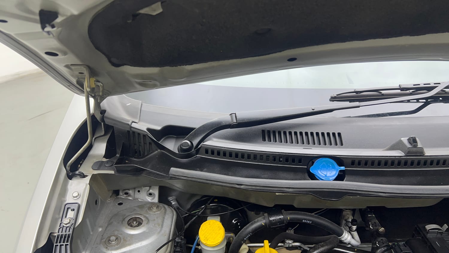 Used 2018 Datsun Redi-GO T(O) 1.0 AMT Petrol Automatic engine ENGINE RIGHT SIDE HINGE & APRON VIEW