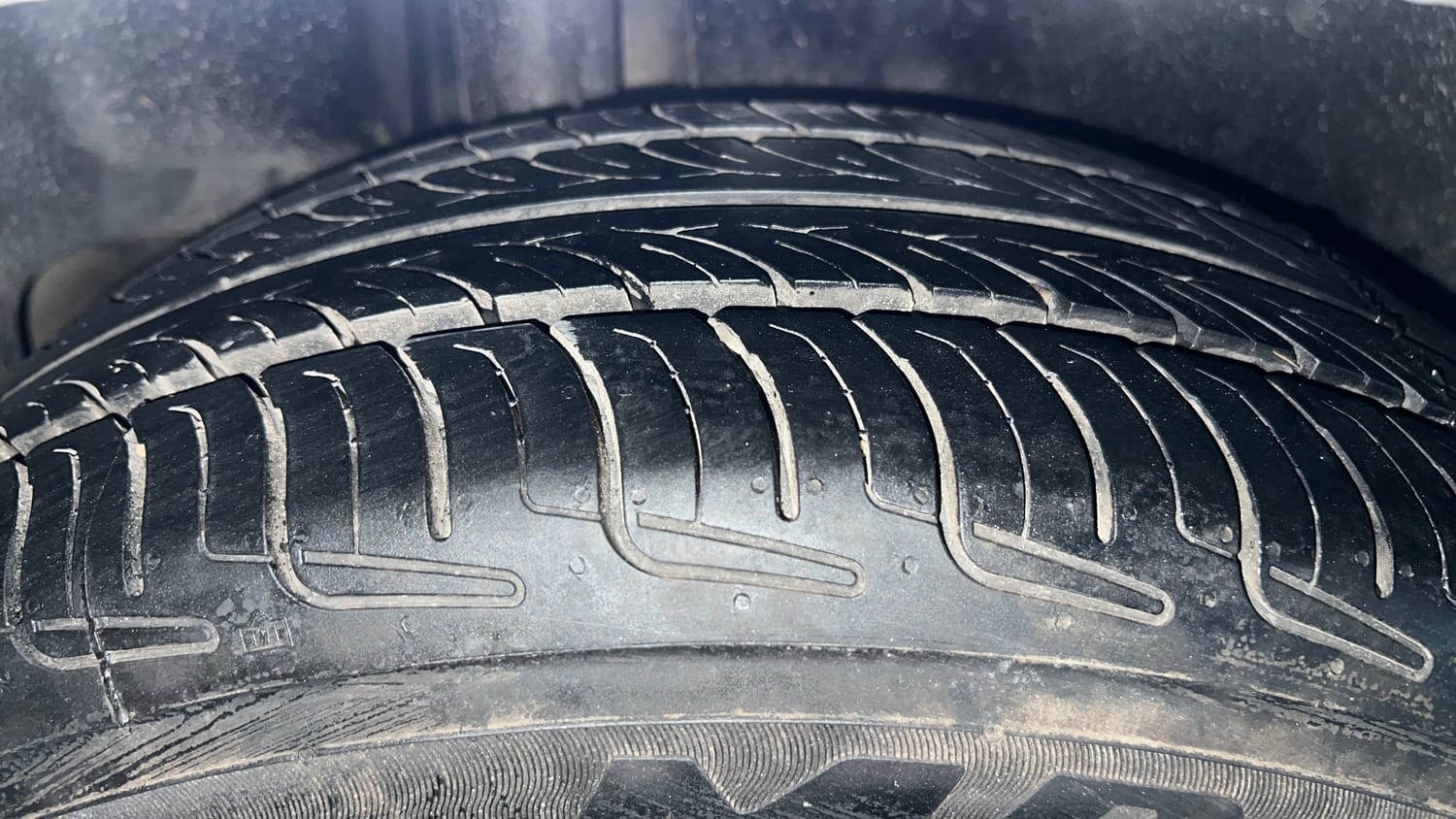 Used 2015 Maruti Suzuki Ciaz VXi+ Petrol Manual tyres RIGHT REAR TYRE TREAD VIEW