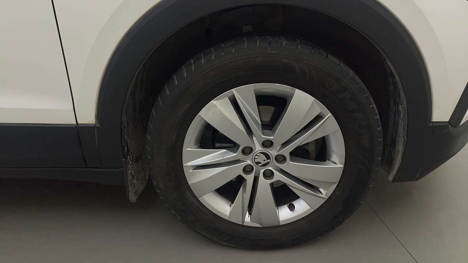 Used 2024 Skoda Kushaq Ambition 1.0L TSI MT Petrol Manual tyres RIGHT FRONT TYRE RIM VIEW