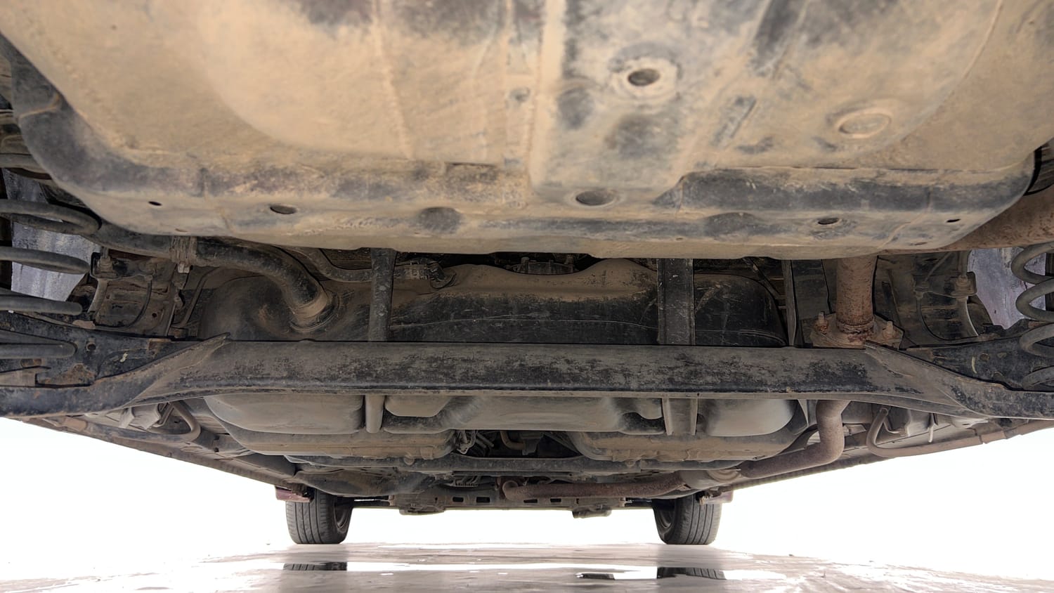 Used 2015 Honda City SV Petrol Manual extra REAR UNDERBODY VIEW (TAKEN FROM REAR)
