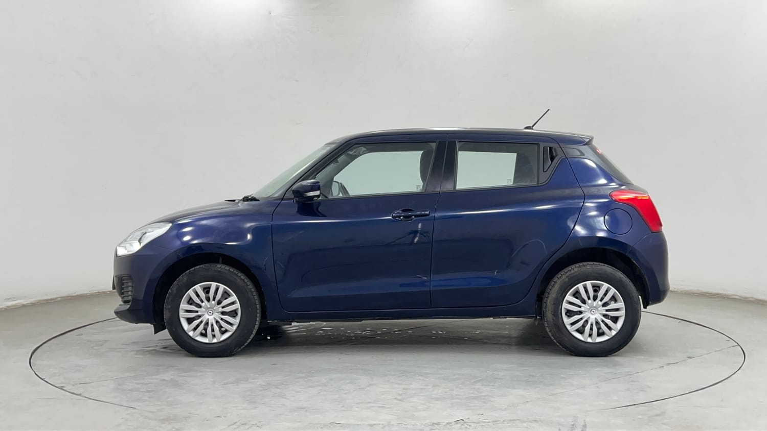 Used 2022 Maruti Suzuki Swift VXi AMT Petrol Automatic exterior LEFT SIDE VIEW