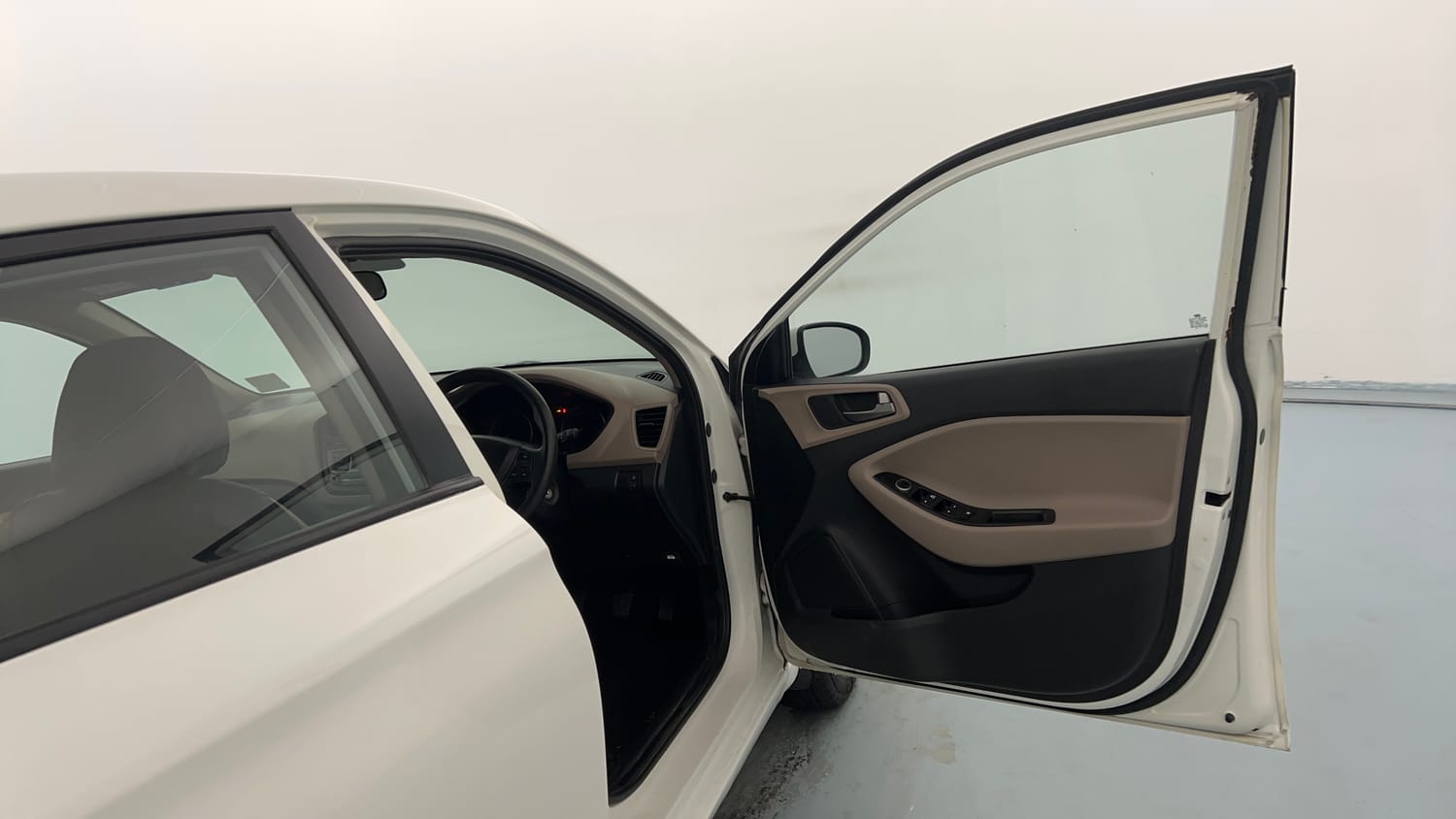 Used 2016 Hyundai Elite i20 Magna 1.2 Petrol Manual interior RIGHT FRONT DOOR OPEN VIEW