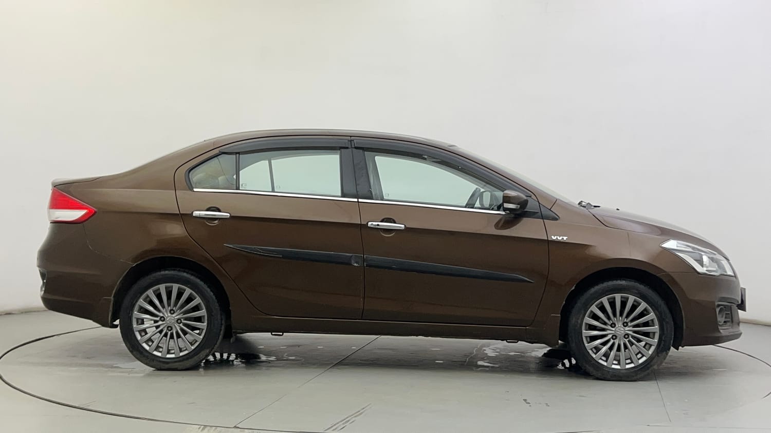 Used 2015 Maruti Suzuki Ciaz ZXI+ Petrol Manual exterior RIGHT SIDE VIEW